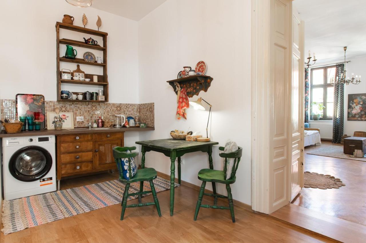 City Center Art Deco Apartment Брашов Екстериор снимка