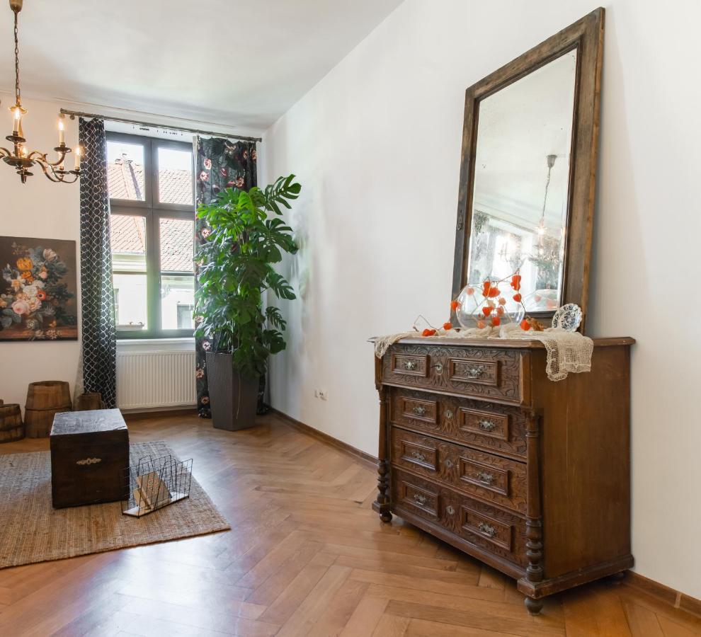 City Center Art Deco Apartment Брашов Екстериор снимка