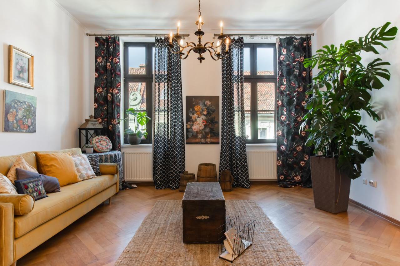 City Center Art Deco Apartment Брашов Екстериор снимка